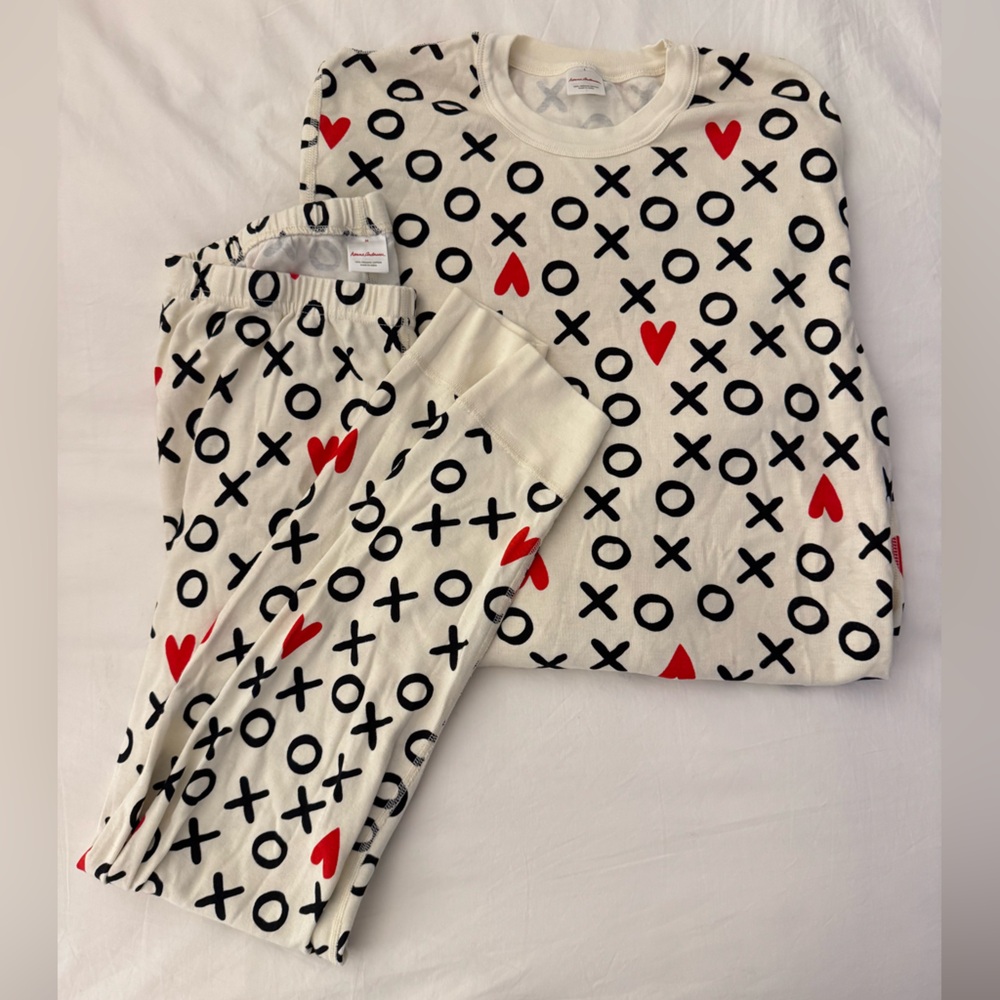 Women’s Hanna Andersson Cream Pajamas XO Kisses Pattern - M/L